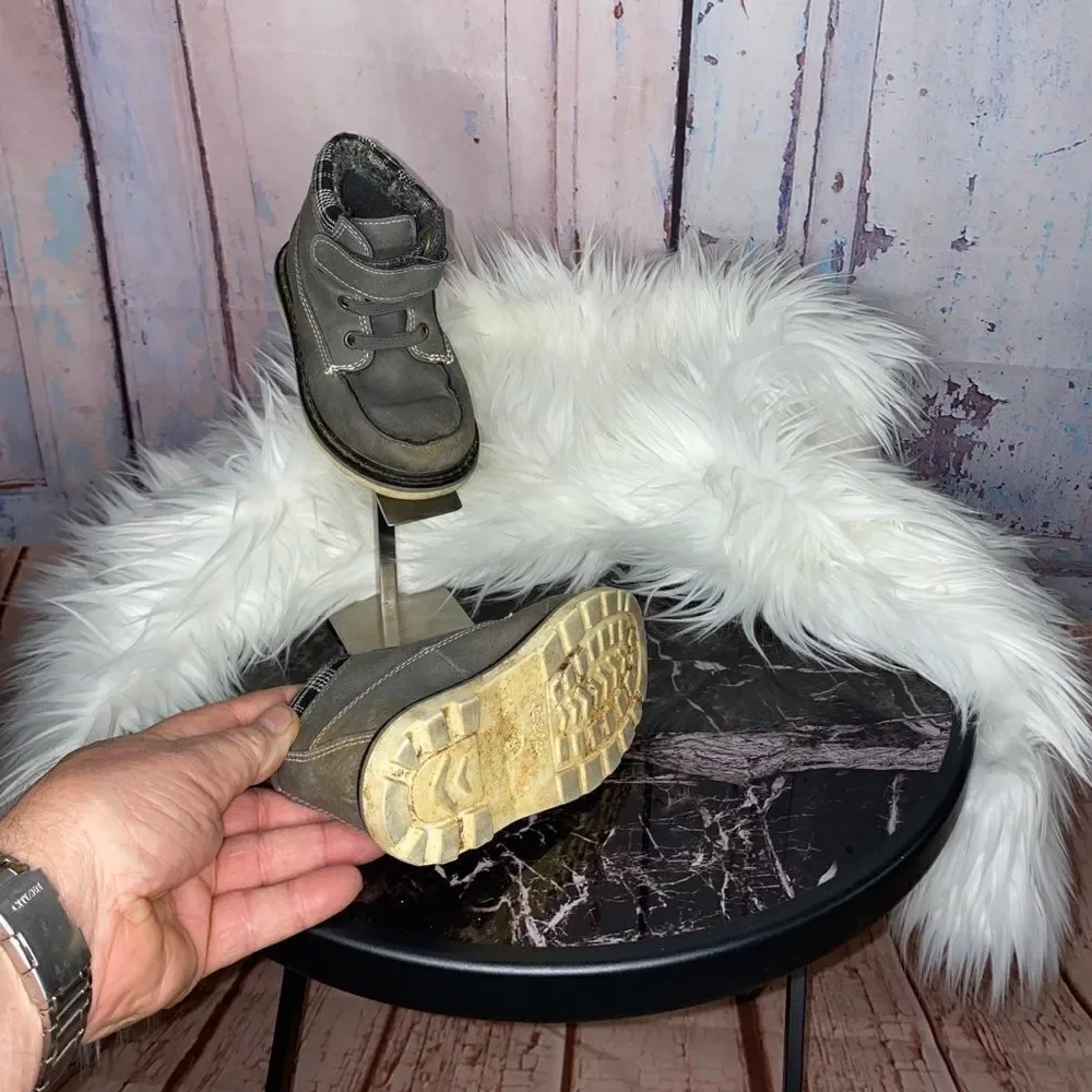 Toddler sz 8 boot shoe